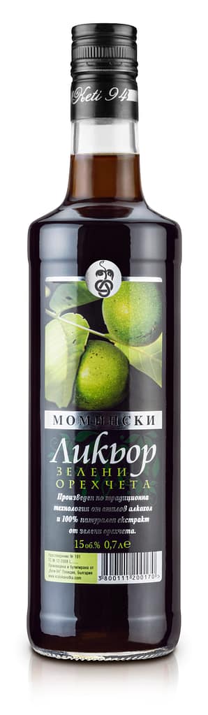 Green walnuts liqueur